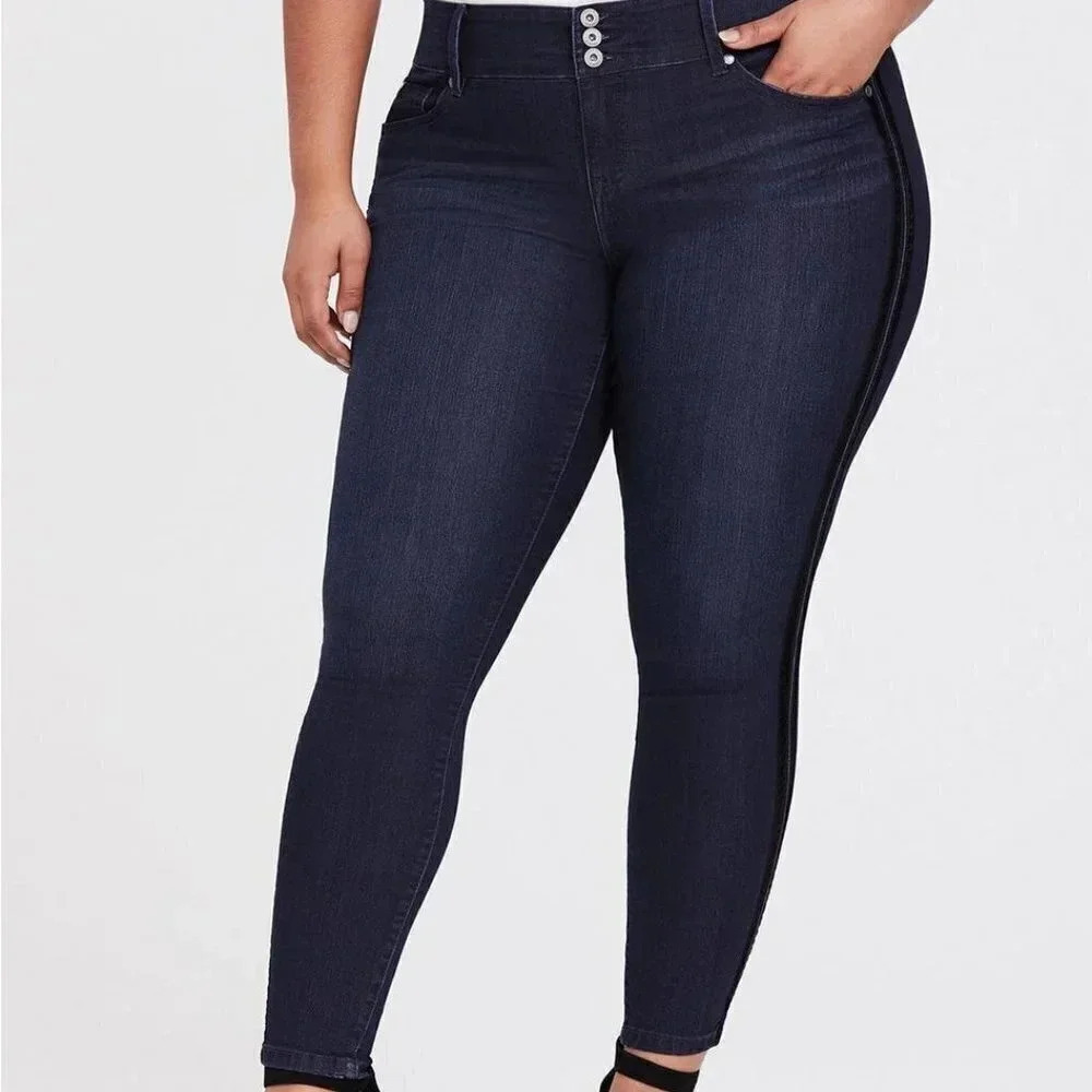 Torrid Jeggings - Super Stretch Dark Wash. Size 14R, 27" Inseam. Preloved